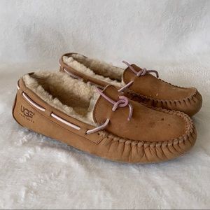 UGG DAKOTA IN/OUT SLIPPERS